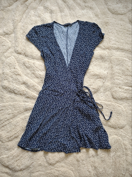 Brandy Melville Dresses & Skirts - Brandy Melville S/M Blue Daisy Print Robbie Wrap Dress Made In Italy